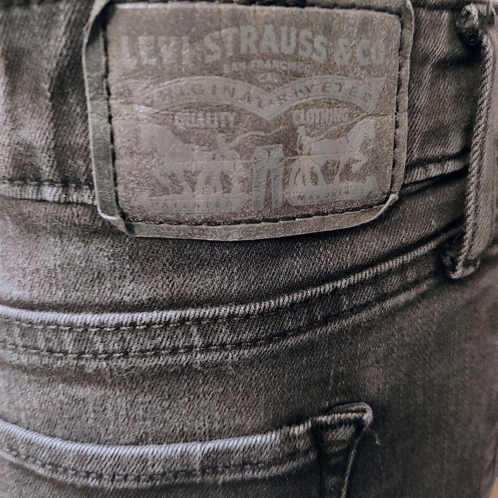 Levi's 711 Skinny Jeans, Size 33, Gently Used - Picture 3 of 6